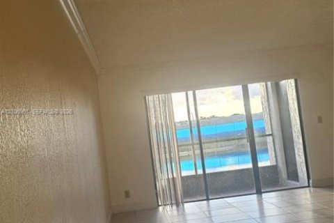 Condominio en Weston, Florida, 2 dormitorios  № 2430038