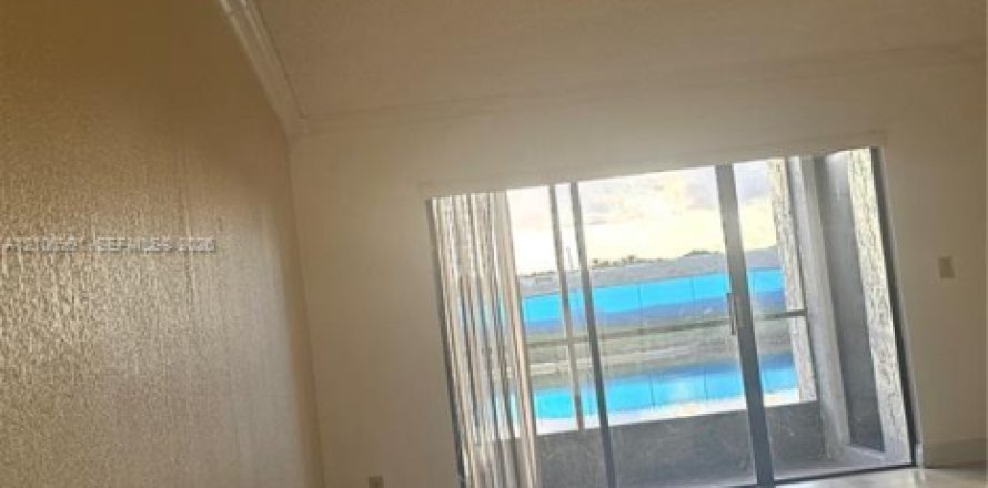Condominio en Weston, Florida, 2 dormitorios № 2430038