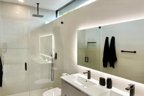 House in Miami, Florida 5 bedrooms № 1931194 - photo 18