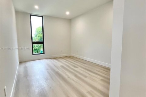 House in Miami, Florida 5 bedrooms № 1931194 - photo 22