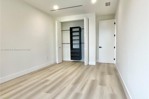 House in Miami, Florida 5 bedrooms № 1931194 - photo 23