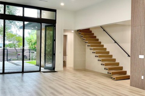 House in Miami, Florida 5 bedrooms № 1931194 - photo 5