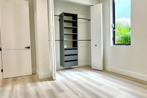 House in Miami, Florida 5 bedrooms № 1931194 - photo 9