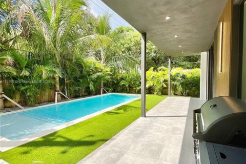 House in Miami, Florida 5 bedrooms № 1931194 - photo 30