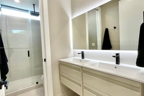 House in Miami, Florida 5 bedrooms № 1931194 - photo 21