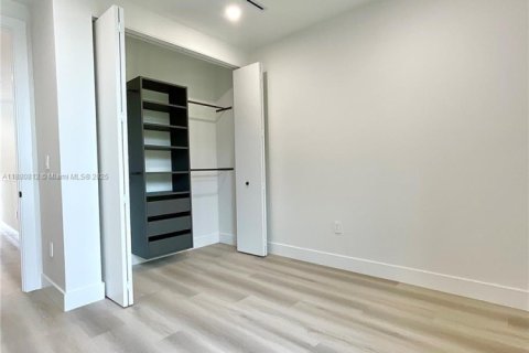 House in Miami, Florida 5 bedrooms № 1931194 - photo 20