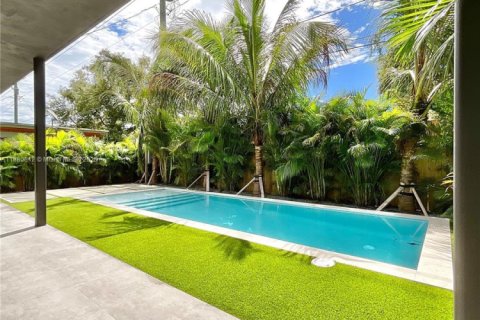 House in Miami, Florida 5 bedrooms № 1931194 - photo 25