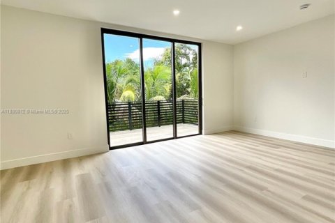 House in Miami, Florida 5 bedrooms № 1931194 - photo 15