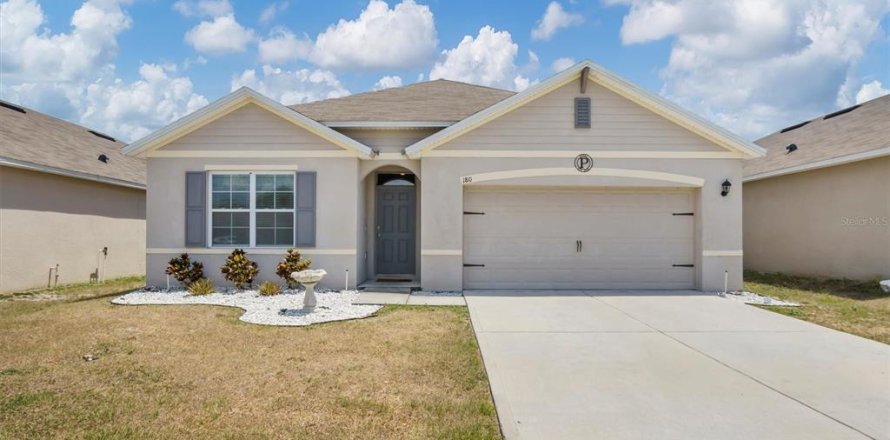 House in Winter Haven, Florida 4 bedrooms, 171.96 sq.m. № 1662375