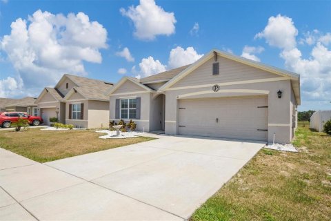 House in Winter Haven, Florida 4 bedrooms, 171.96 sq.m. № 1662375 - photo 2