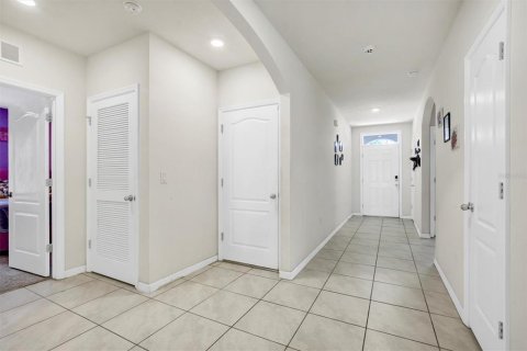 House in Winter Haven, Florida 4 bedrooms, 171.96 sq.m. № 1662375 - photo 7