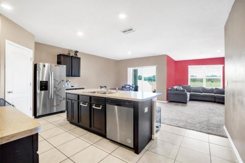 House in Winter Haven, Florida 4 bedrooms, 171.96 sq.m. № 1662375 - photo 8