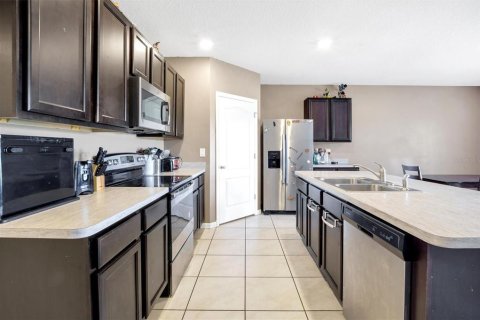 House in Winter Haven, Florida 4 bedrooms, 171.96 sq.m. № 1662375 - photo 9