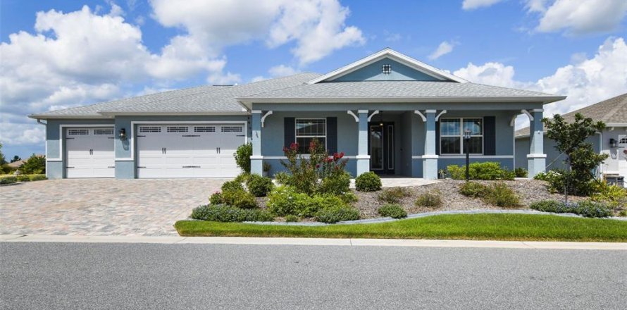 House in Ocala, Florida 3 bedrooms, 201.69 sq.m. № 1873556