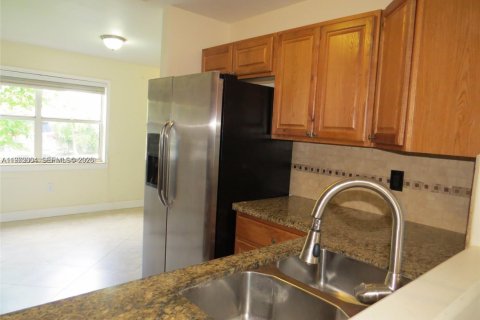 Adosado en venta en Sunrise, Florida, 3 dormitorios, 174.28 m2 № 2032925 - foto 3