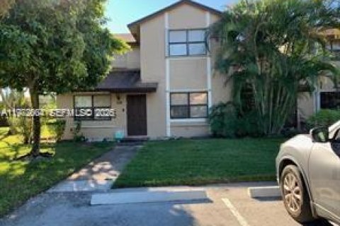 Townhouse in Sunrise, Florida 3 bedrooms, 174.28 sq.m. № 2032925