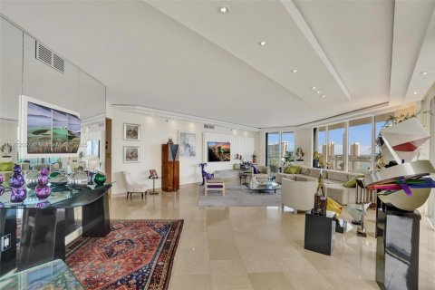 Condominio en venta en Aventura, Florida, 2 dormitorios, 196.95 m2 № 1976021 - foto 9