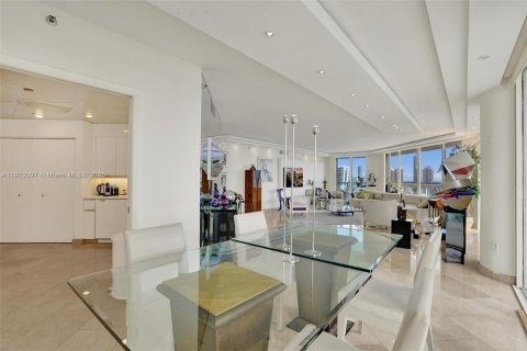 Condominio en venta en Aventura, Florida, 2 dormitorios, 196.95 m2 № 1976021 - foto 17