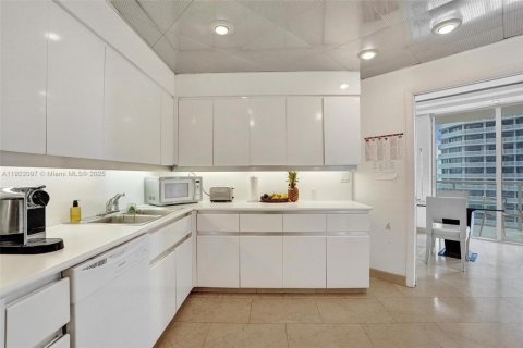 Condominio en venta en Aventura, Florida, 2 dormitorios, 196.95 m2 № 1976021 - foto 20