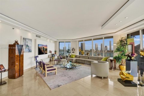 Condominio en venta en Aventura, Florida, 2 dormitorios, 196.95 m2 № 1976021 - foto 7