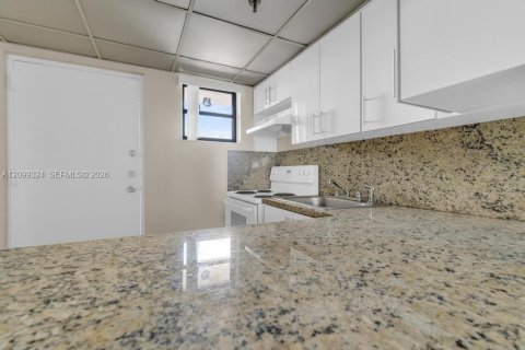 Copropriété à vendre à Miami Beach, Floride: 1 chambre, 81.94 m2 № 2402122 - photo 11