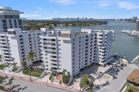 Copropriété à vendre à Miami Beach, Floride: 1 chambre, 81.94 m2 № 2402122 - photo 9