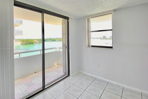 Copropriété à vendre à Miami Beach, Floride: 1 chambre, 81.94 m2 № 2402122 - photo 7