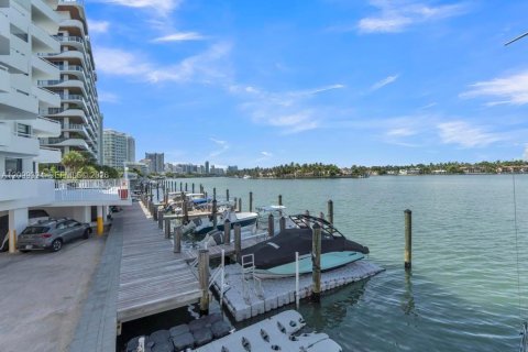 Copropriété à vendre à Miami Beach, Floride: 1 chambre, 81.94 m2 № 2402122 - photo 17