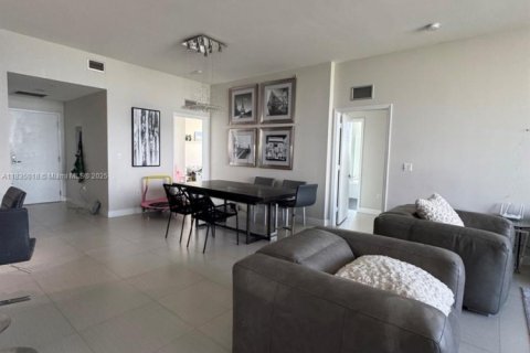 Condo in North Bay Village, Florida, 3 bedrooms  № 1817730 - photo 26
