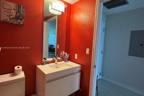 Condo in North Bay Village, Florida, 3 bedrooms  № 1817730 - photo 21