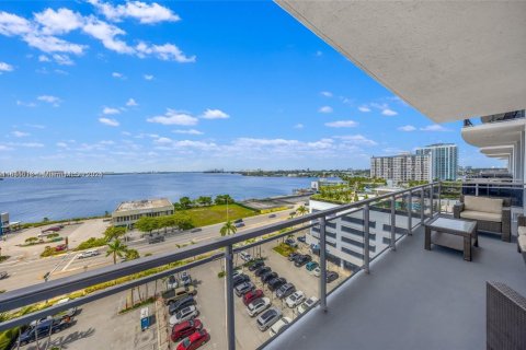 Condo in North Bay Village, Florida, 3 bedrooms  № 1817730 - photo 9