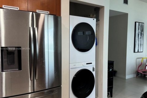 Condo in North Bay Village, Florida, 3 bedrooms  № 1817730 - photo 11