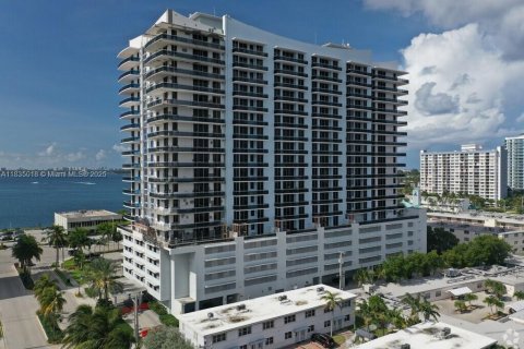 Condo in North Bay Village, Florida, 3 bedrooms  № 1817730 - photo 1