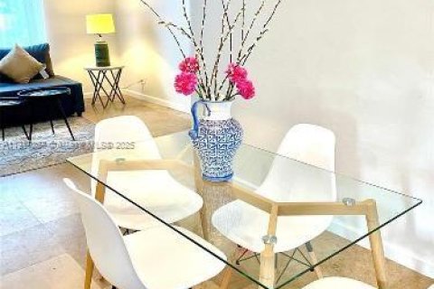 Снять в аренду кондоминиум в Форт-Лодердейл, Флорида 1 спальня, 65.5м2, № 1972434 - фото 4