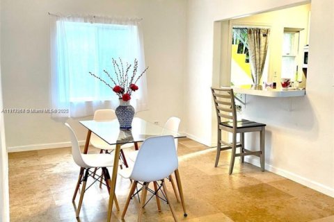 Снять в аренду кондоминиум в Форт-Лодердейл, Флорида 1 спальня, 65.5м2, № 1972434 - фото 3