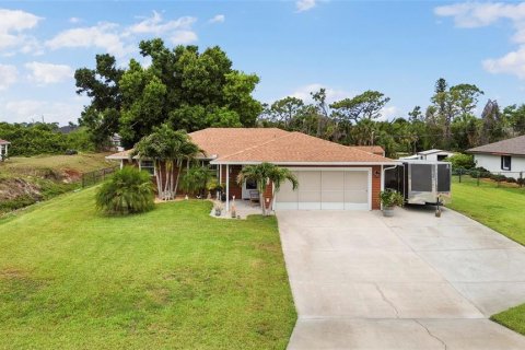 House in Englewood, Florida 2 bedrooms, 142.14 sq.m. № 2113780