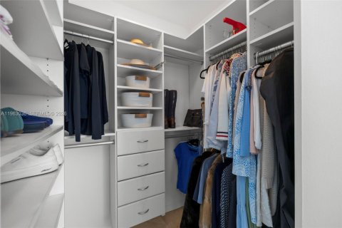 Купить кондоминиум в Майами, Флорида 2 спальни, 97.18м2, № 2028629 - фото 13