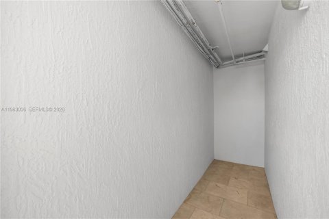 Купить кондоминиум в Майами, Флорида 2 спальни, 97.18м2, № 2028629 - фото 18