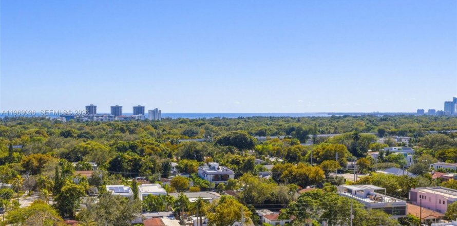 Кондоминиум с 2 спальнями в Майами, Флорида № 2028629