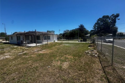 House in Bradenton, Florida 4 bedrooms, 126.81 sq.m. № 2206338 - photo 5