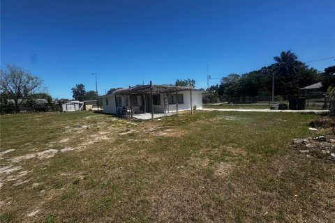 House in Bradenton, Florida 4 bedrooms, 126.81 sq.m. № 2206338 - photo 4