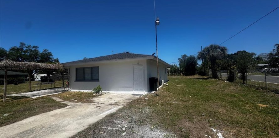 House in Bradenton, Florida 4 bedrooms, 126.81 sq.m. № 2206338