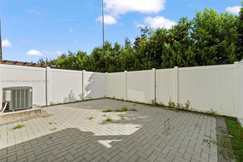Купить таунхаус в Хайалиа, Флорида 3 спальни, 153.29м2, № 1936415 - фото 16