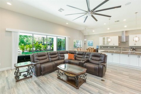 House in Apollo Beach, Florida 4 bedrooms, 231.51 sq.m. № 1784412 - photo 6
