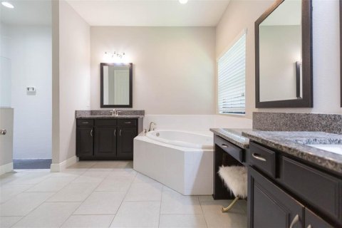 House in Apollo Beach, Florida 4 bedrooms, 231.51 sq.m. № 1784412 - photo 17