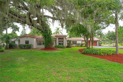 House in Orlando, Florida 4 bedrooms, 284.19 sq.m. № 1767772 - photo 1