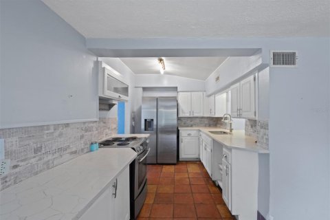 House in Orlando, Florida 4 bedrooms, 284.19 sq.m. № 1767772 - photo 5