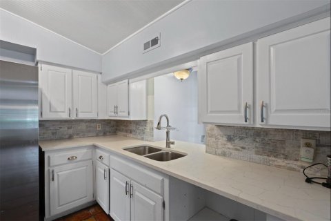 House in Orlando, Florida 4 bedrooms, 284.19 sq.m. № 1767772 - photo 4