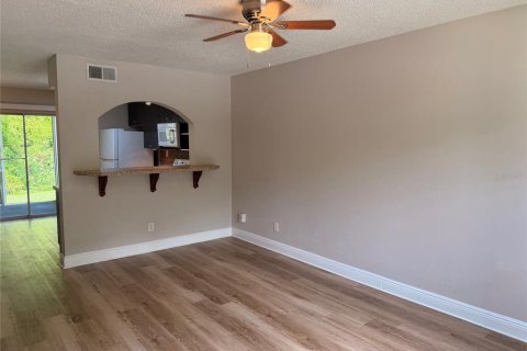 Touwnhouse à vendre à Winter Springs, Floride: 2 chambres, 83.24 m2 № 2380932 - photo 10
