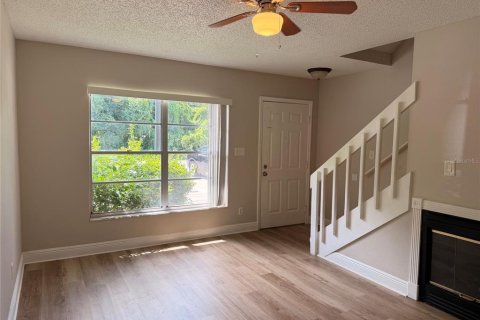 Touwnhouse à vendre à Winter Springs, Floride: 2 chambres, 83.24 m2 № 2380932 - photo 7